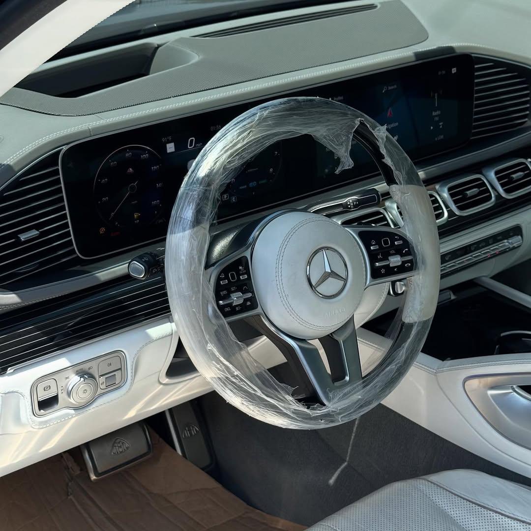 Mercedes GLS600 2023 — Steering